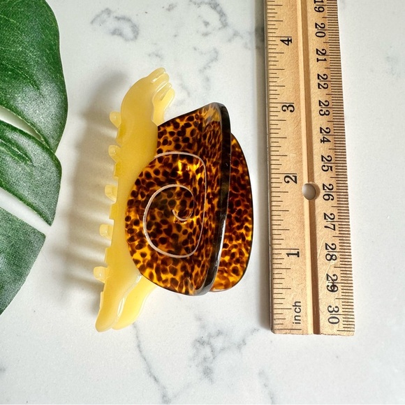 2/$30🌵 Snail Claw Clip Hair Accessory Tortioiseshell Slug Cute Acrylic Gift NEW - Picture 7 of 7